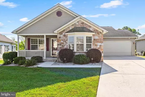 64 Lantern Ln, Shippensburg, PA 17257