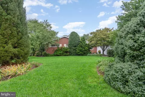 104 Sunset Dr, Mount Holly Springs, PA 17065
