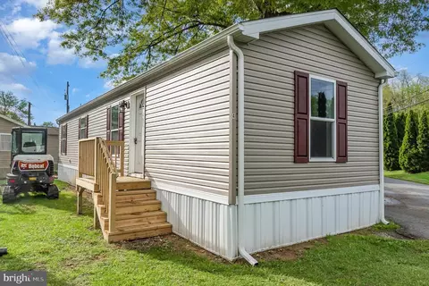 4 Trudy Cir, Mechanicsburg, PA 17050