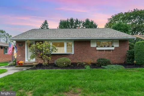19 Country Club Pl W, Camp Hill, PA 17011