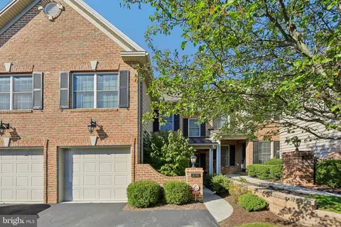 5045 Mendenhall Dr, Mechanicsburg, PA 17050