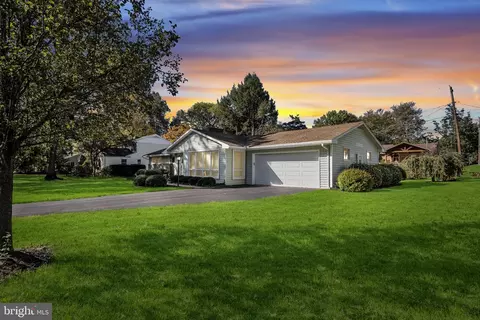 54 Hillside Dr, Carlisle, PA 17013