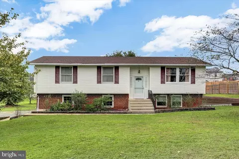 1910 Reservoir Dr, Carlisle, PA 17013