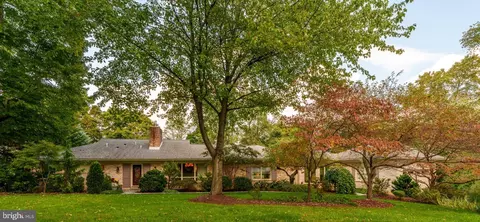 93 Greenwood Cir, Lemoyne, PA 17043