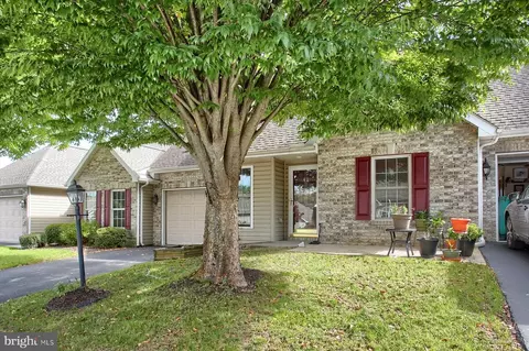 49 Summerfield Dr, Carlisle, PA 17015