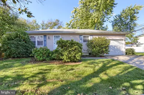 3 Hunter Ln, Camp Hill, PA 17011