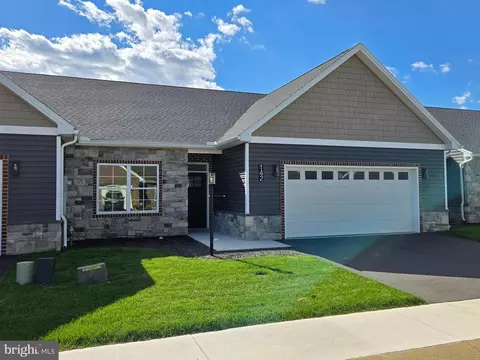142 Blackbird Ln, Shippensburg, PA 17257