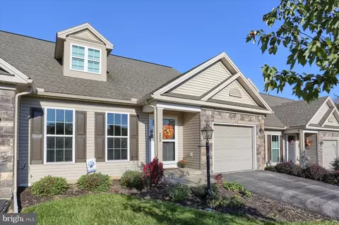 253 Aldenwood Dr, Carlisle, PA 17015
