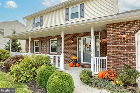 17 Bourbon Red Dr, Mechanicsburg, PA 17050