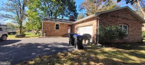 36 Oak Park Ave, Carlisle, PA 17015