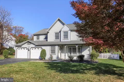105 Schoolfield Dr, Carlisle, PA 17013