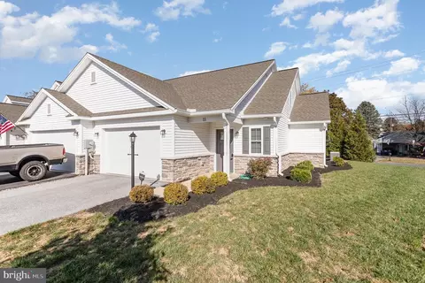 11 Group Ct, Mount Holly Springs, PA 17065