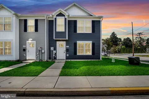 652 N College St, Carlisle, PA 17013