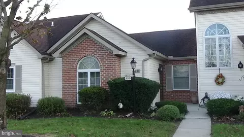 139 Strayer Dr, Carlisle, PA 17013