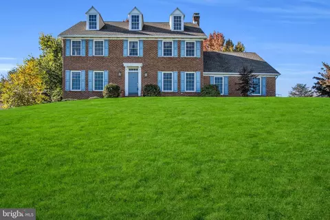1048 Country Club Rd, Camp Hill, PA 17011