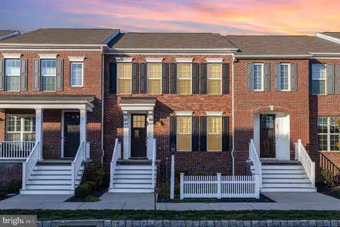 35 Meadow Creek Ln, Mechanicsburg, PA 17050