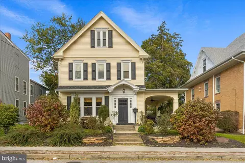 321 3rd St, New Cumberland, PA 17070