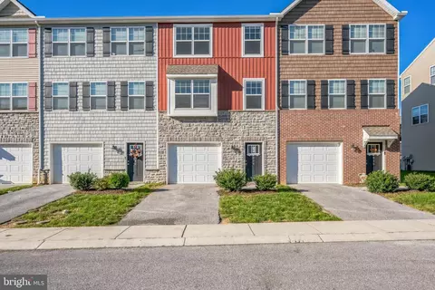 838 Admirals Quay Dr, Mechanicsburg, PA 17050