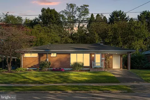 4613 N Clearview Dr, Camp Hill, PA 17011