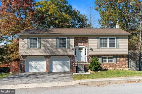 43 Liberty Dr, Mount Holly Springs, PA 17065