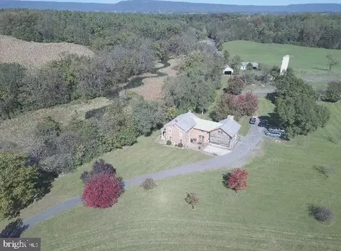 327 Big Spring Rd, Newville, PA 17241