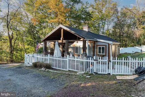 745 Panza Dr, Mechanicsburg, PA 17050