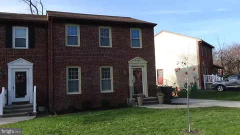 1034 Northfield Dr, Carlisle, PA 17013