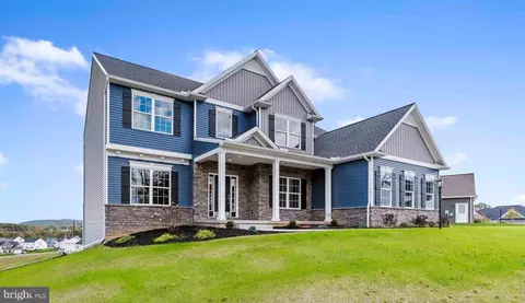 2242 Autumn Chase Dr S, Mechanicsburg, PA 17055