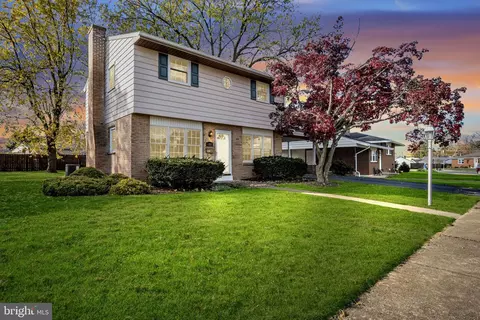 608 Robert St, Mechanicsburg, PA 17055