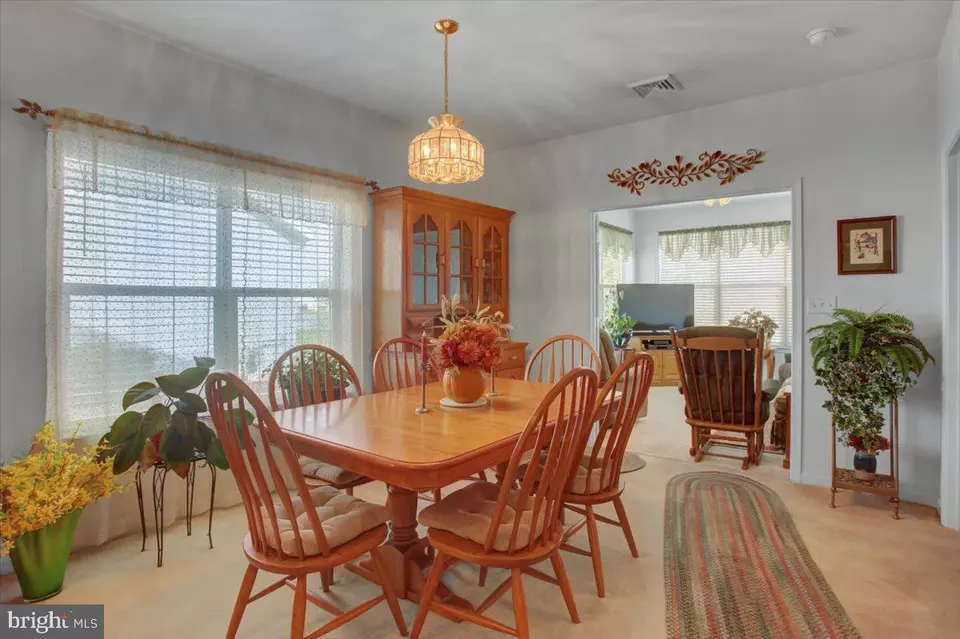 Dining - 31 Lantern Ln, Shippensburg, PA 17257 photo 2 of 2