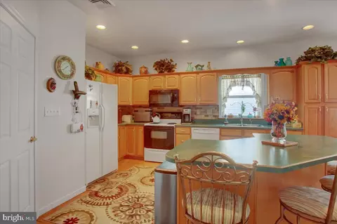 Kitchen - 31 Lantern Ln, Shippensburg, PA 17257 photo 1 of 3