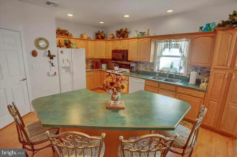 Kitchen - 31 Lantern Ln, Shippensburg, PA 17257 photo 3 of 3