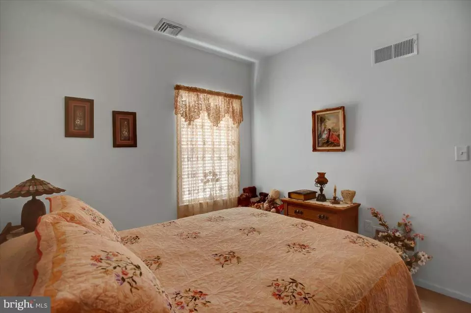 Bedroom - 31 Lantern Ln, Shippensburg, PA 17257 photo 4 of 4