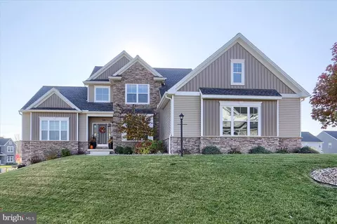 2083 N Autumn Chase Dr, Mechanicsburg, PA 17055
