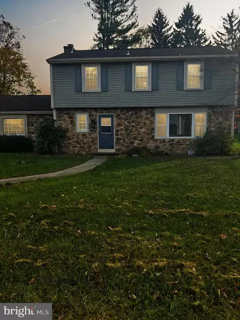 5232 Strathmore Dr, Mechanicsburg, PA 17050