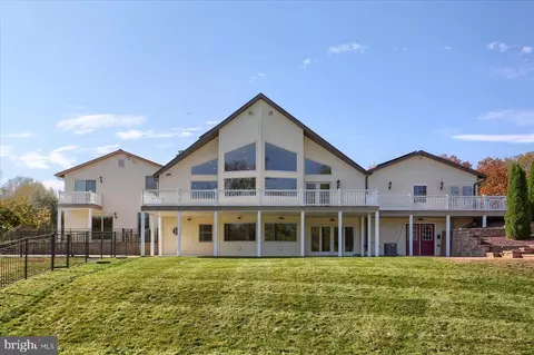 211 Shatto Dr, Carlisle, PA 17013