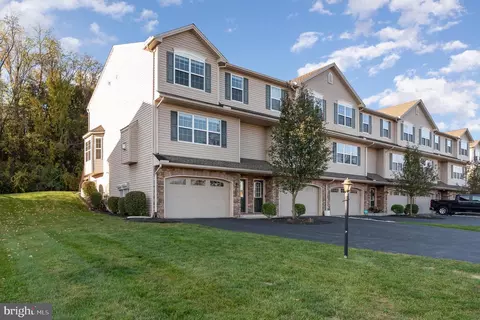 162 Old Schoolhouse Ln, Mechanicsburg, PA 17055