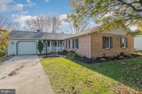 35 White Oak Blvd, Mechanicsburg, PA 17050
