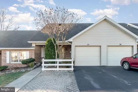 27 Garland Ct, Carlisle, PA 17013