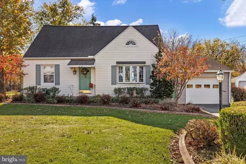 219 Woods Dr, Mechanicsburg, PA 17050