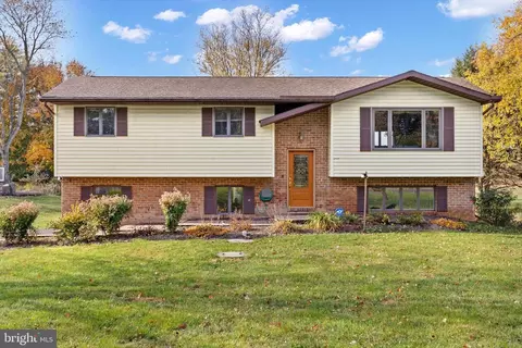 104 Stonehouse Rd, Carlisle, PA 17015