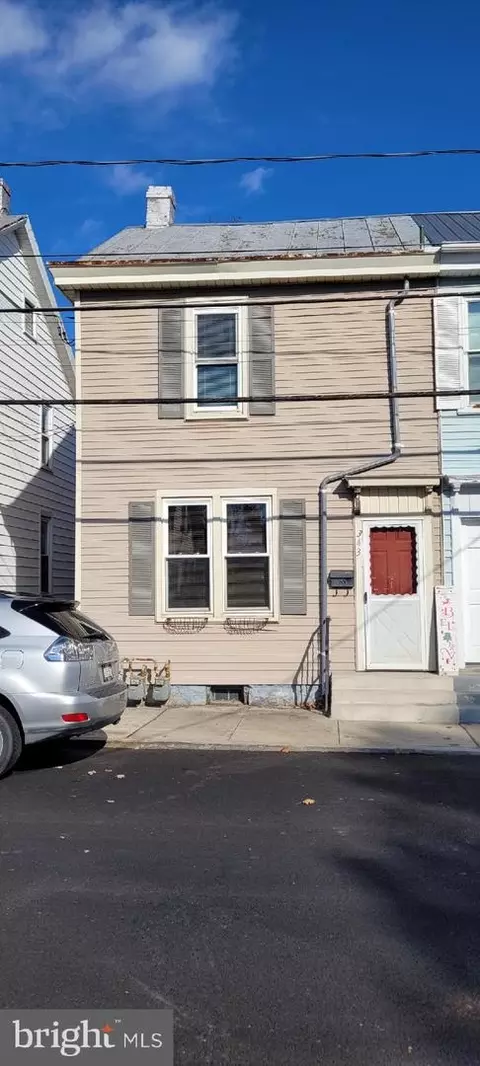 343 W Penn St, Carlisle, PA 17013