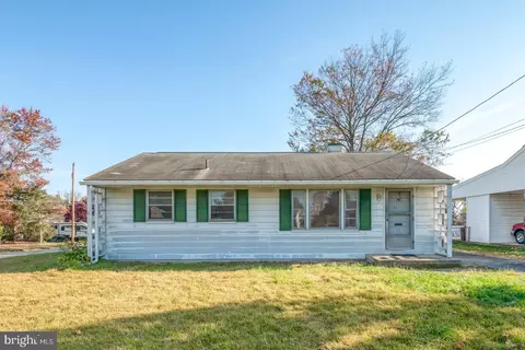30 Essex Rd, Camp Hill, PA 17011