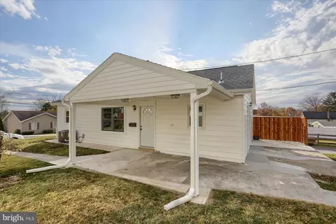19 W Pine St, Enola, PA 17025