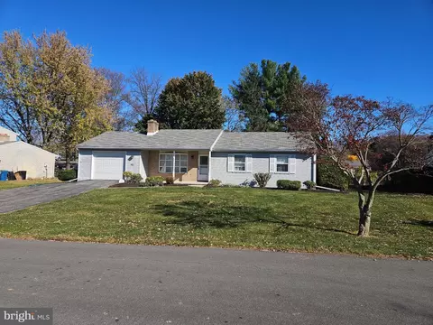 2207 Boxwood Ln, Mechanicsburg, PA 17055
