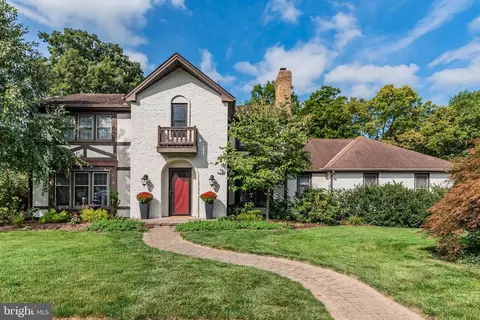 478 Woodcrest Dr, Mechanicsburg, PA 17050