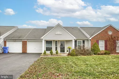 19 Westfields Dr, Mechanicsburg, PA 17050