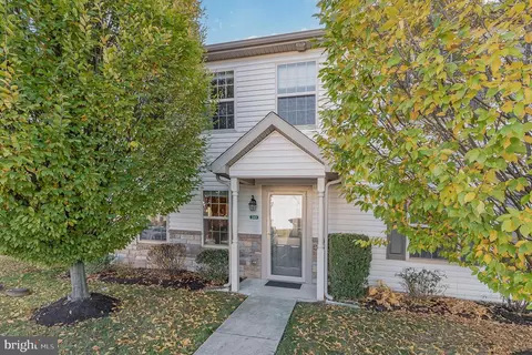 243 Melbourne Ln, Mechanicsburg, PA 17055