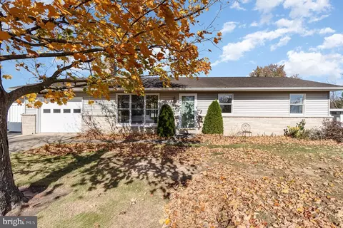 824 Herman Dr, Mechanicsburg, PA 17055
