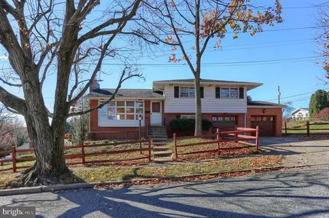 5 Arnold St, Camp Hill, PA 17011